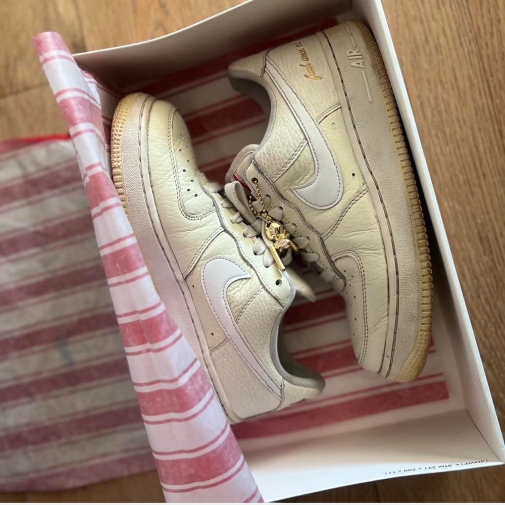 Nike Air Force 1 '07 Premium 'Popcorn'
Size US 5.5 M (US 7 W)